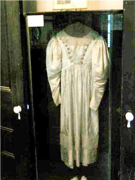 anna bakers wedding dress