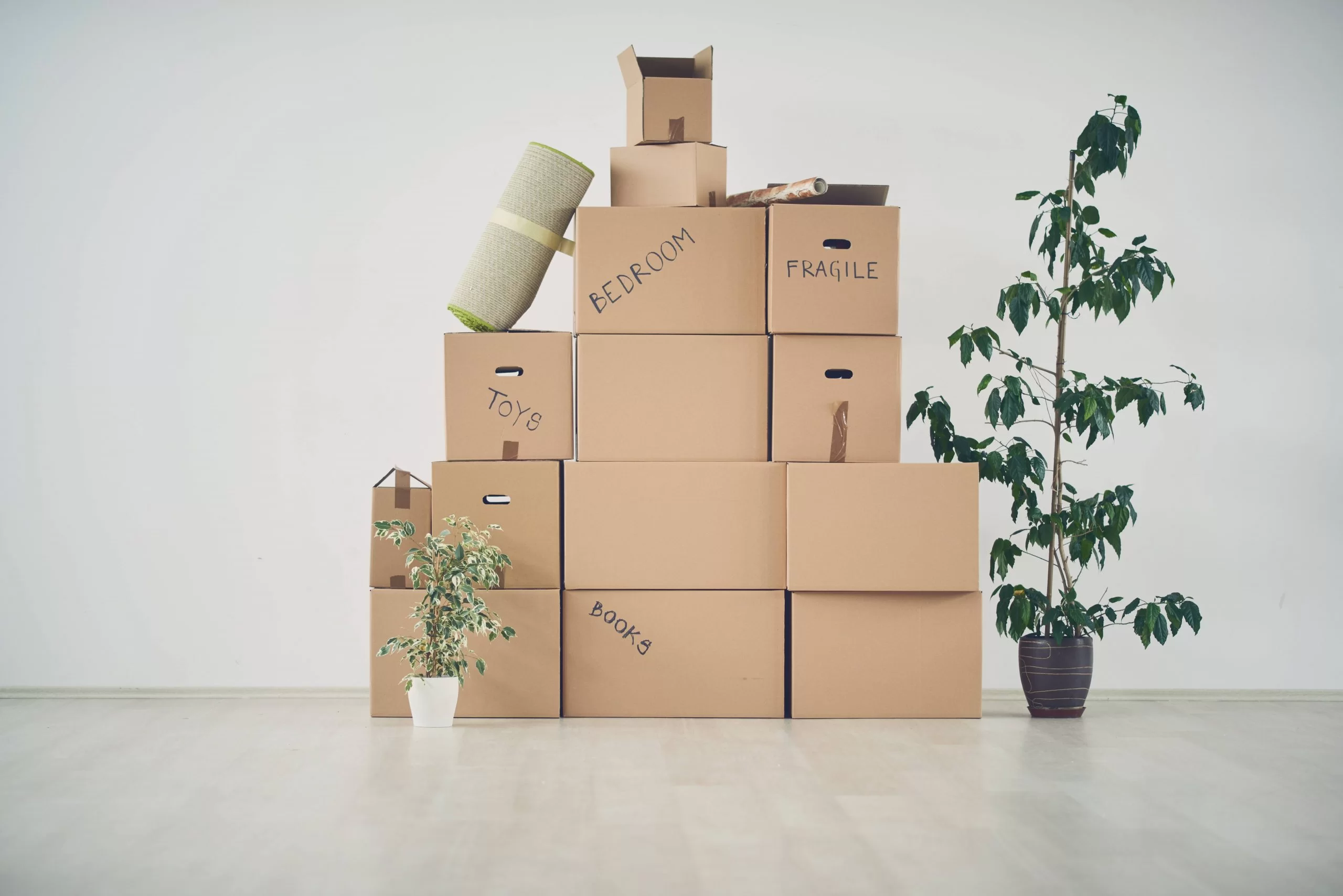 Moving House? How A Storage Unit Can Help You